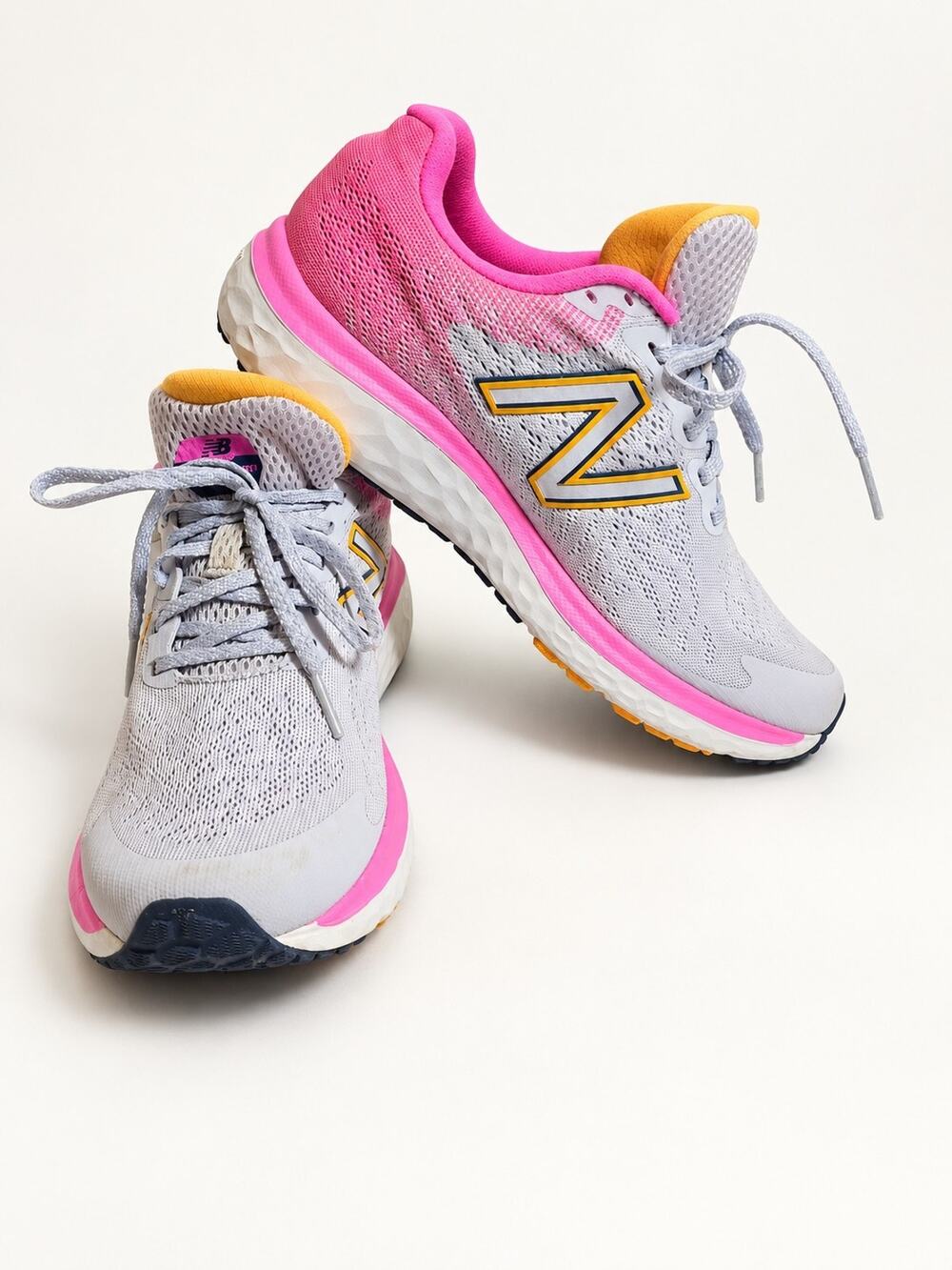 NEW BALANCE 680 v7 FRESH FOAM shoes for Women, Excellent Condition, size 8 B